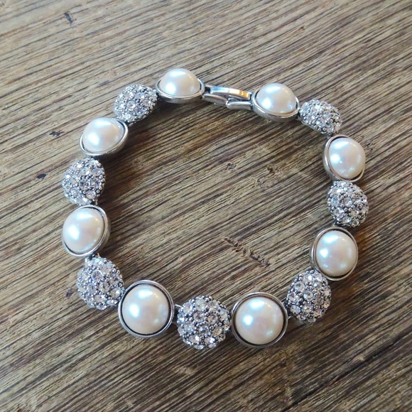 Rare Vintage Monet Faux Pearl Cabs & Pavé Crystal Silver Tone Elegant Bracelet - Picture 7 of 8